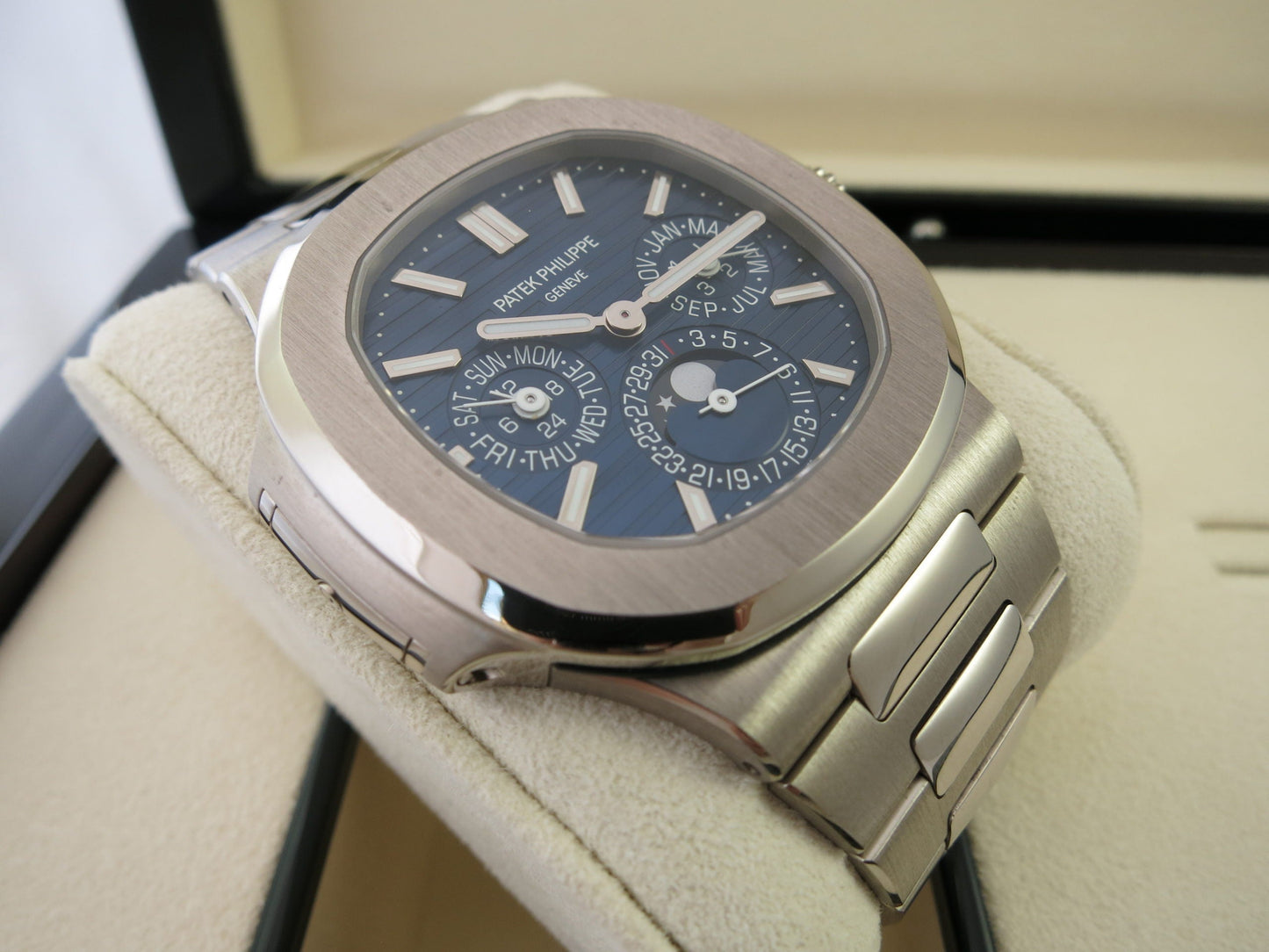 Patek 5740G Nautilus Quantième Perpétuel Complet