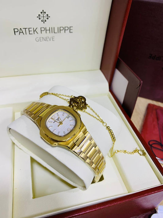 Montre Patek Dorée Fond Blanc Pour femme